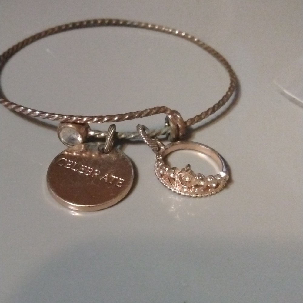 Mary Kay tiara slide charm bracelet gold tone (sku